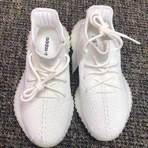 Yeezy Boost 350 V2’s size 5 NWT and box
